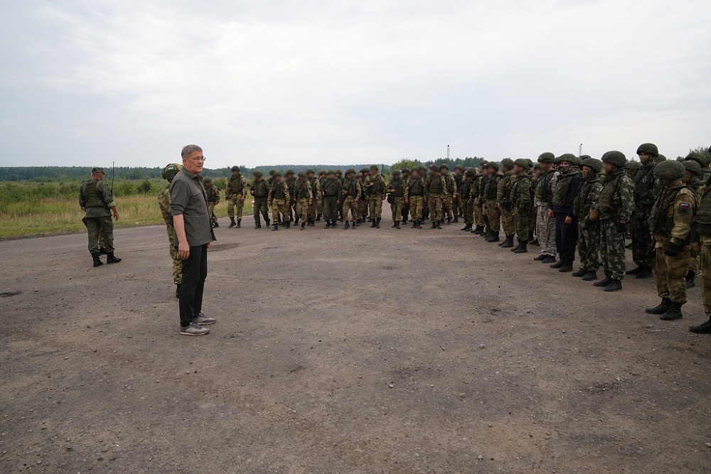 Радий Хабиров встретился с бойцами Башкирского батальона имени Александра Доставалова