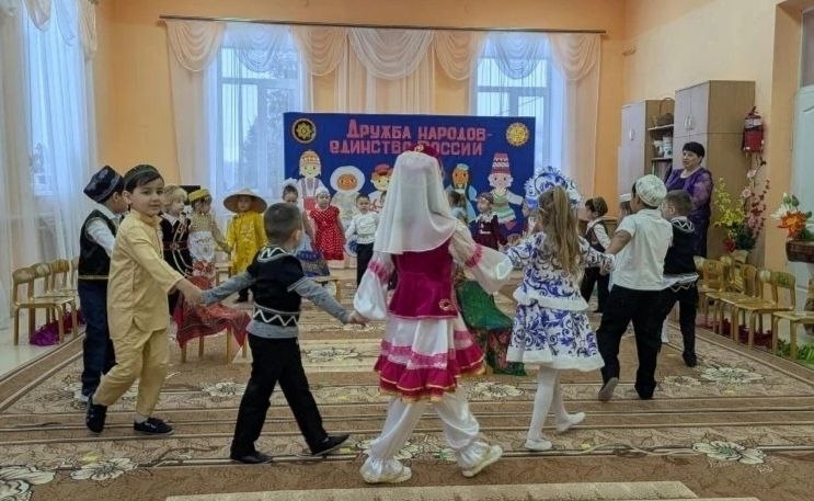 Праздник дружбы и единства в детских садах "Сказка" и"Ляйсан"