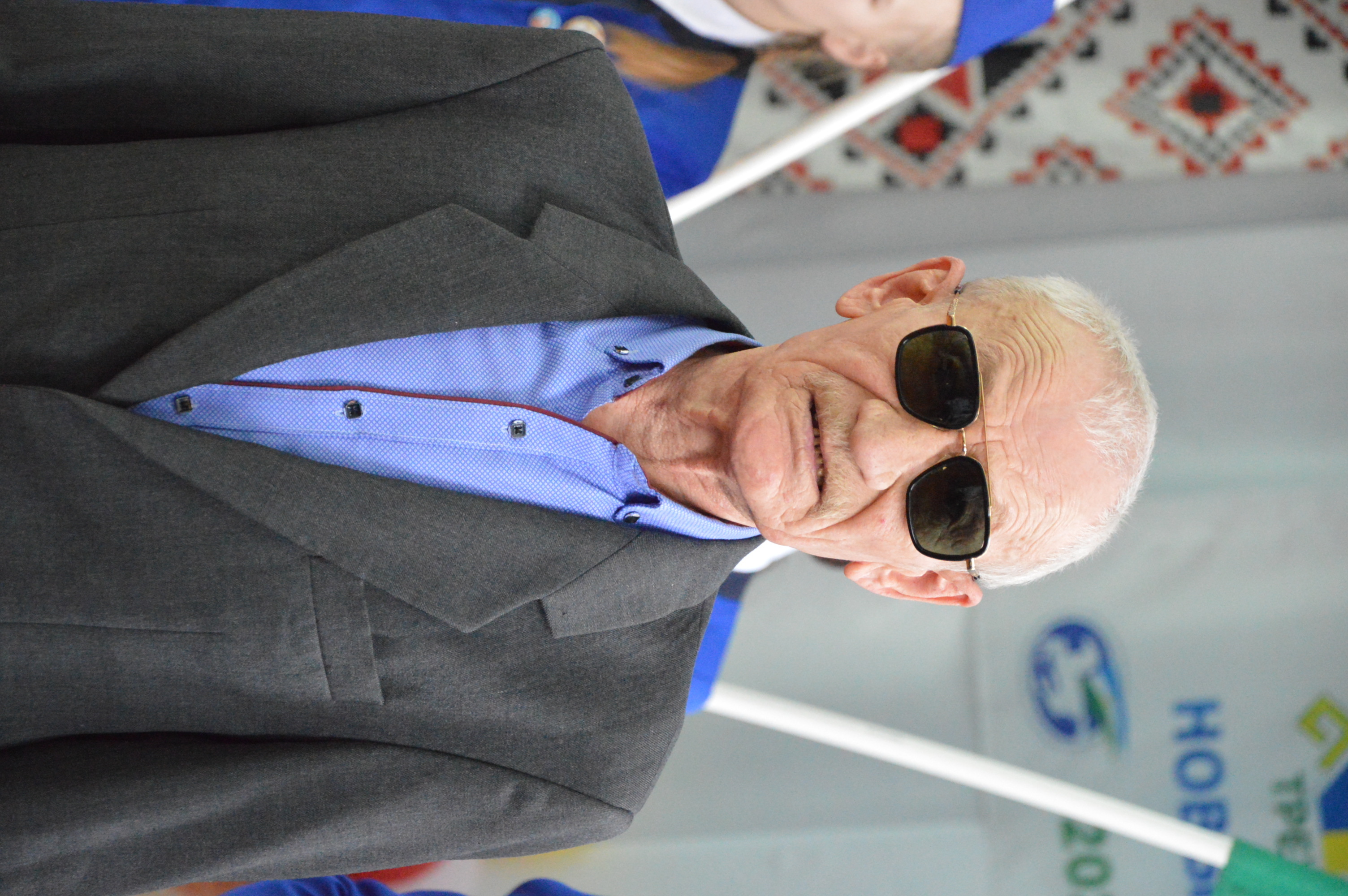 Герои в нашей памяти живут.