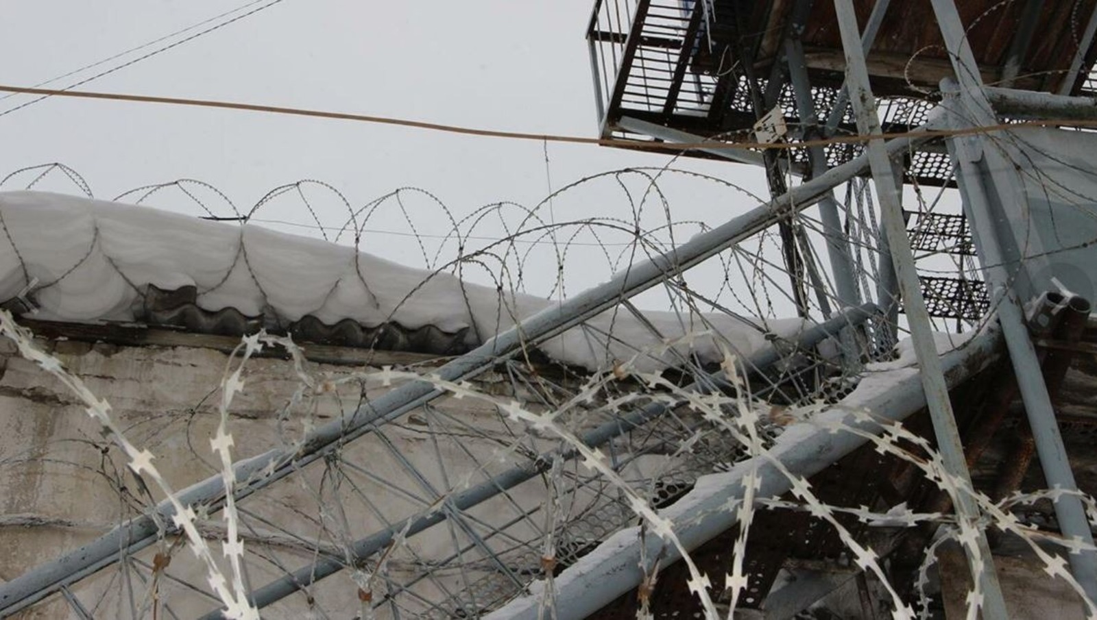 Получил реальный срок за кражу труб и хранение наркотиков