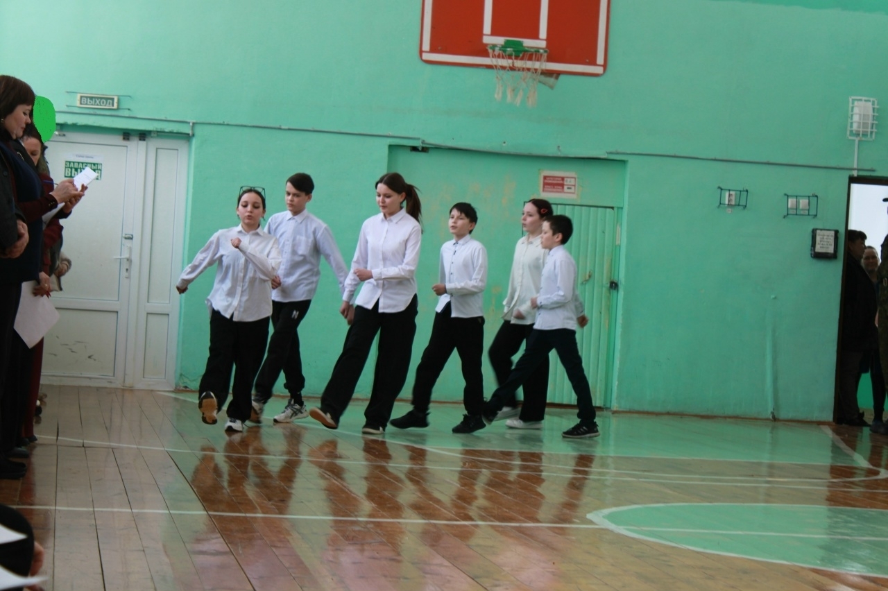 Воспитывая патриотов, поддерживая защитников