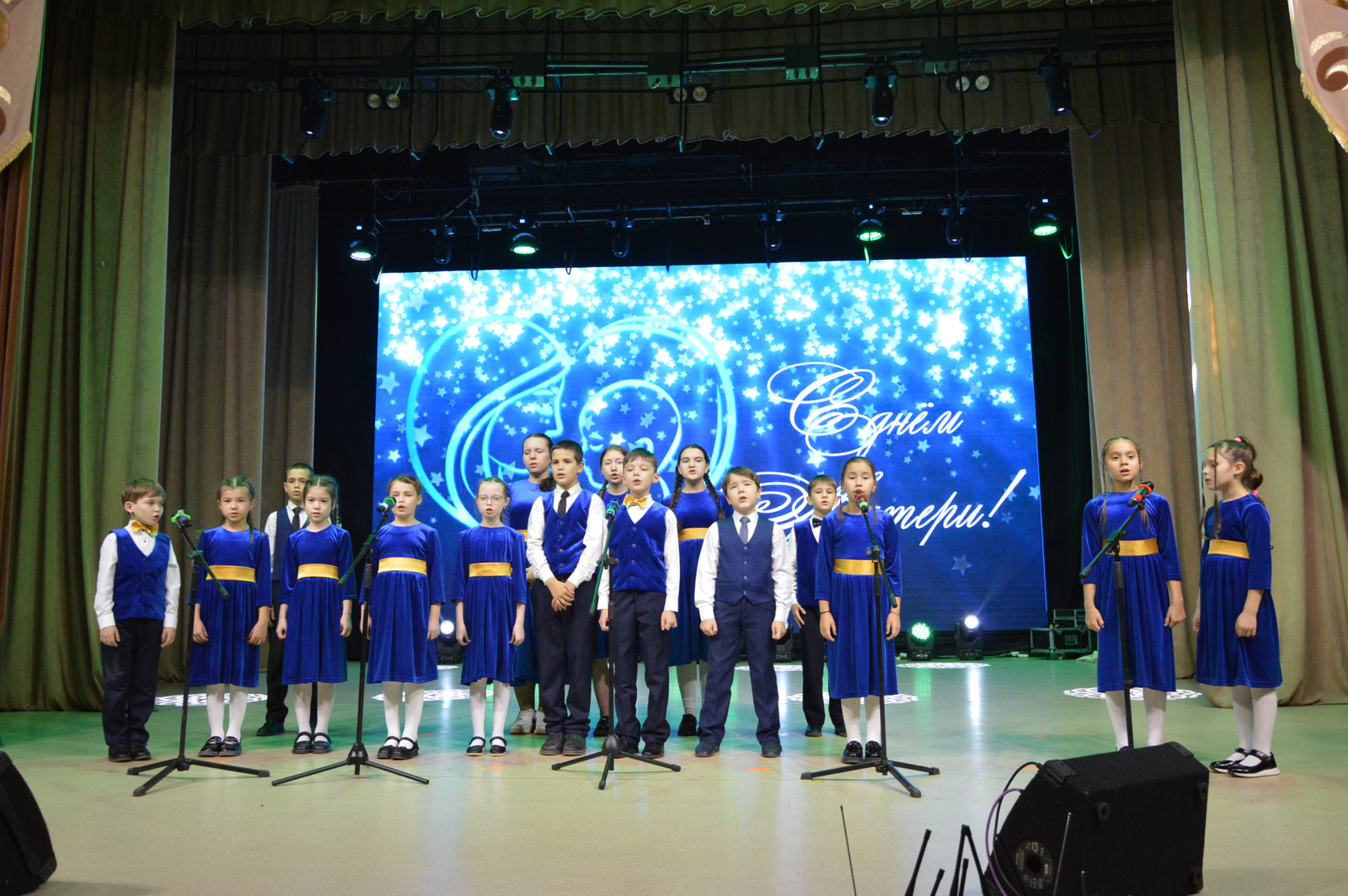 Душевный вечер для любимых мам