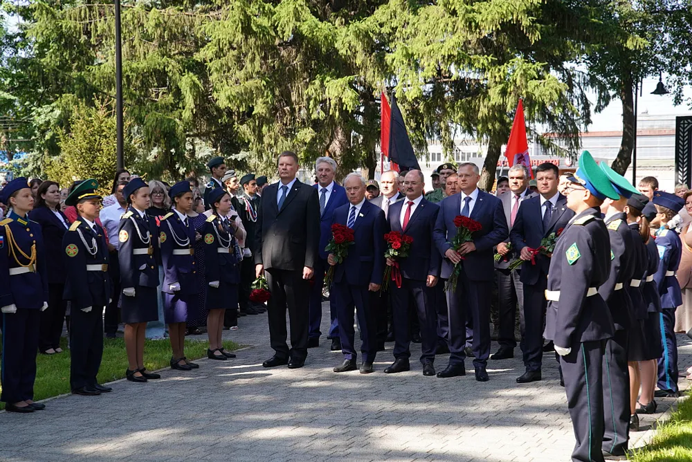 Радий Хабиров почтил память Николая Гастелло