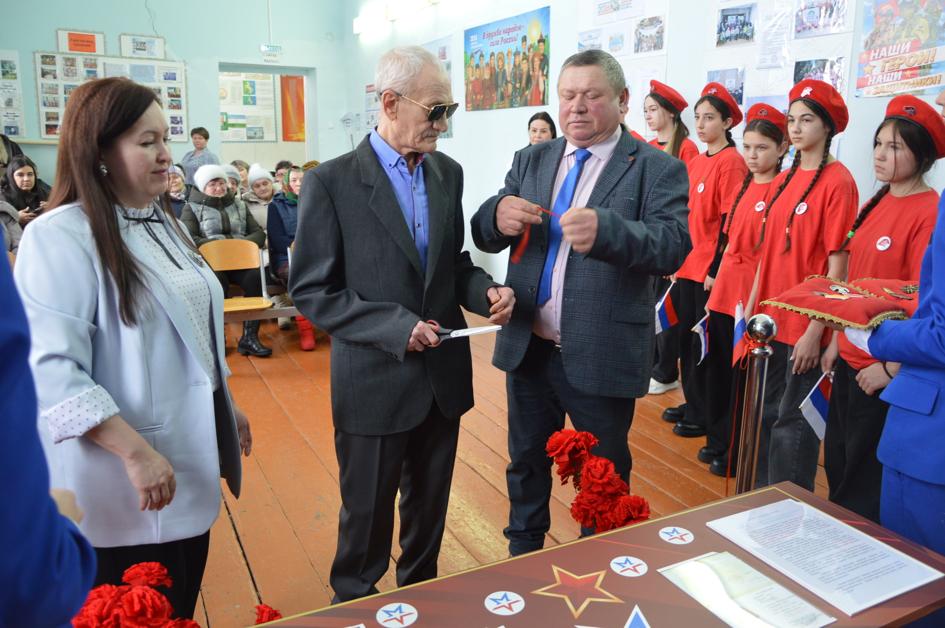 Герои в нашей памяти живут.