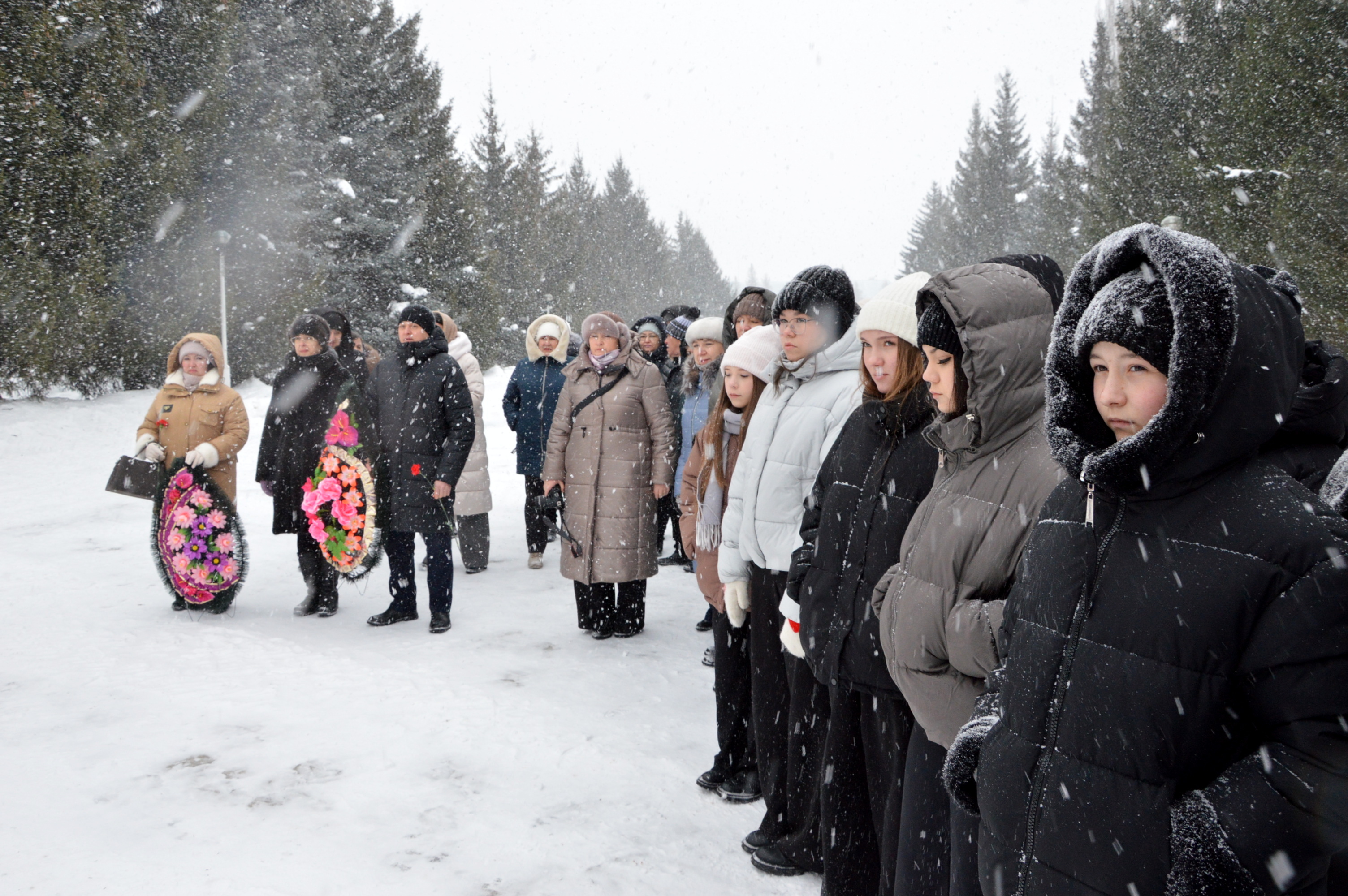 Дань уважения защитникам Отечества