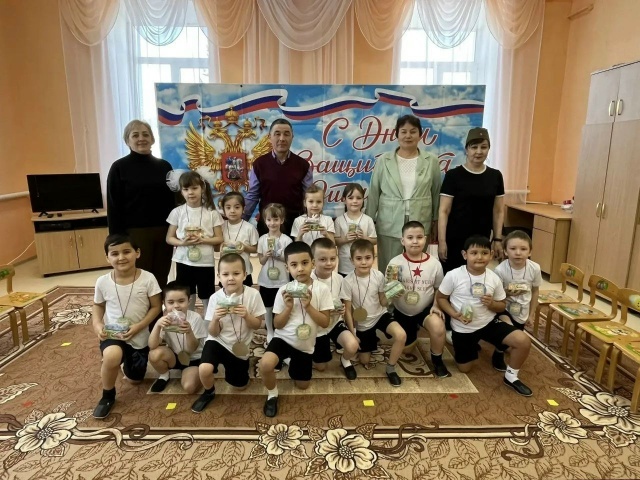 Спортивный праздник «Тяжело в учении – легко в бою!»