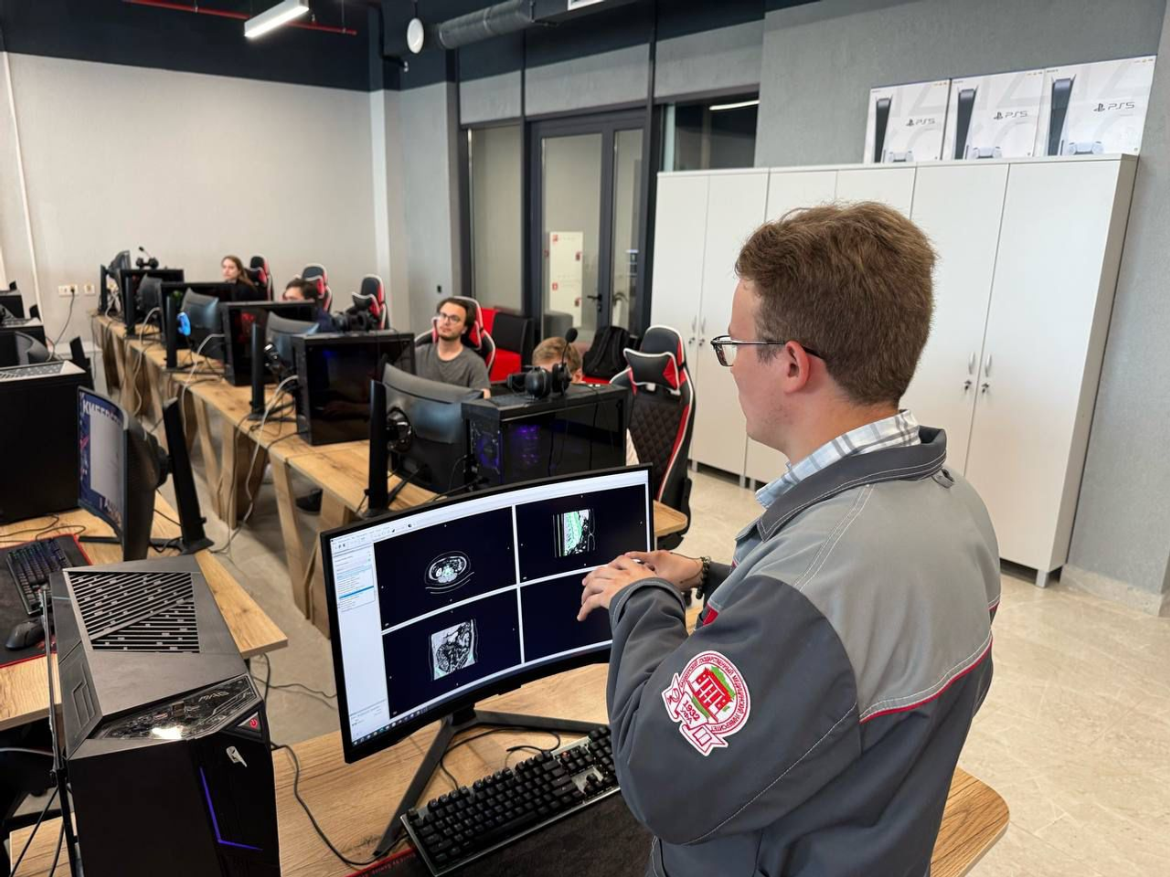 Ученые обсудили безопасность ИИ в образовании и медицине.