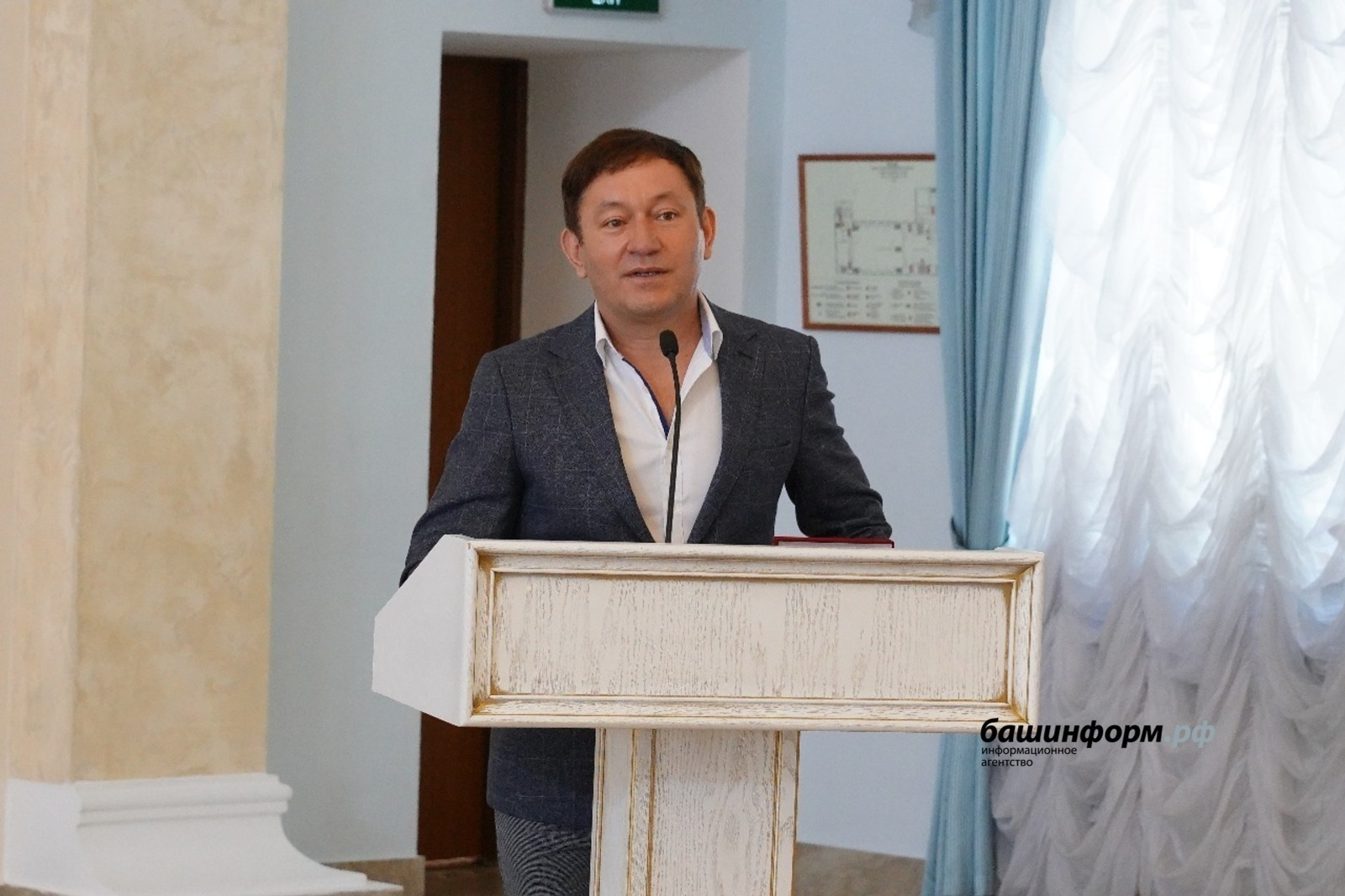 Владимир Путин наградил артиста из Башкирии Айдара Галимова высоким званием