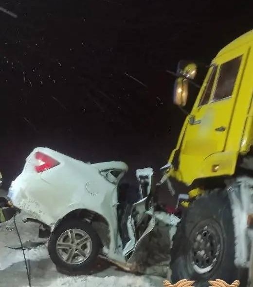 В ДТП с КамАЗом в Башкирии погибли четыре человека