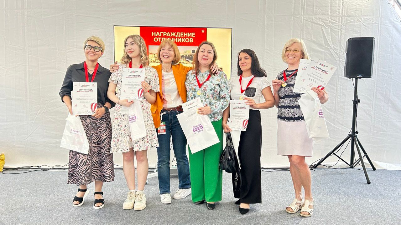 Марина Москвина вручила медали отличникам Тотального диктанта в Уфе