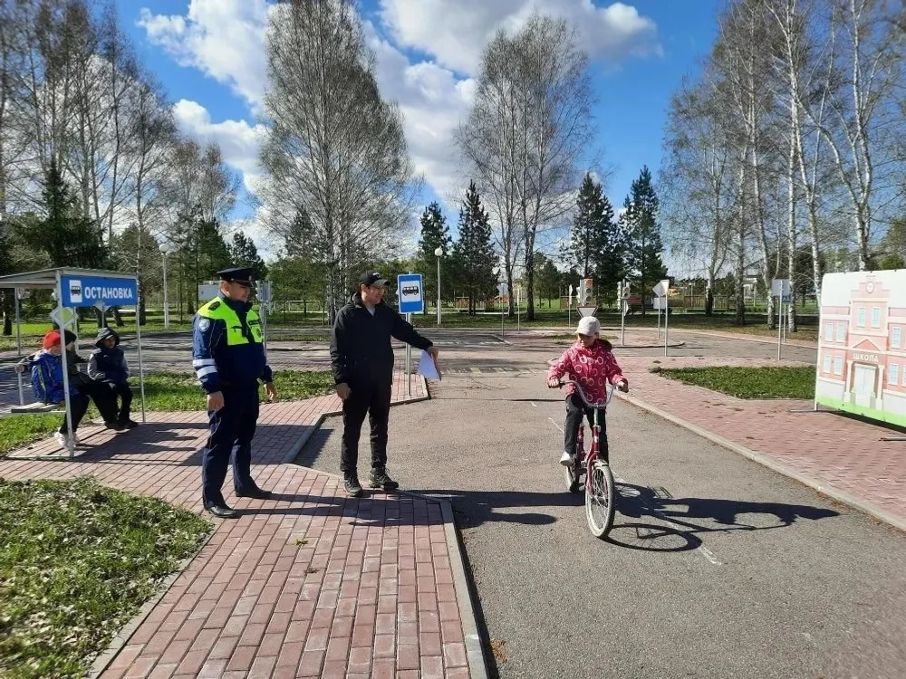 Юные инспекторы движения проверили свои знания