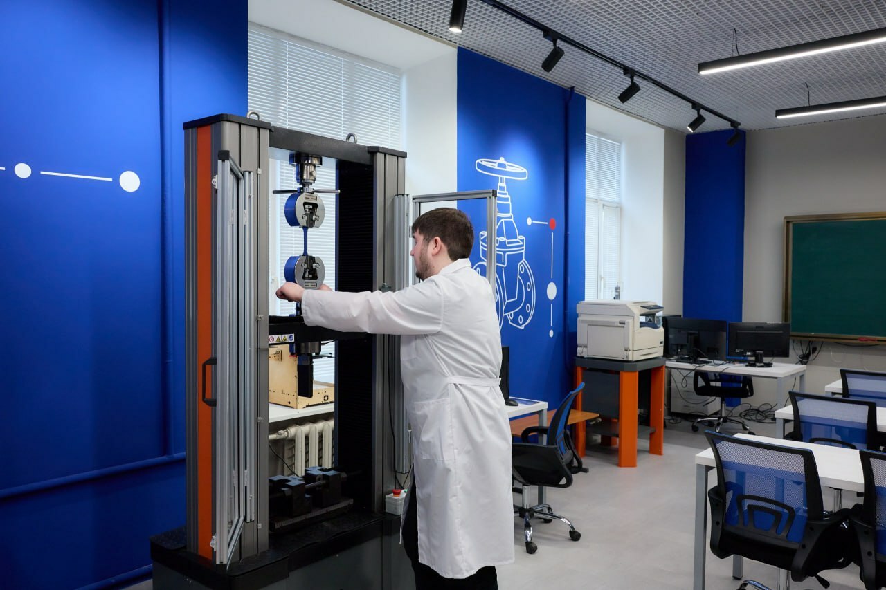 Вуз-резидент межвузовского кампуса открыл современную лабораторию металловедению