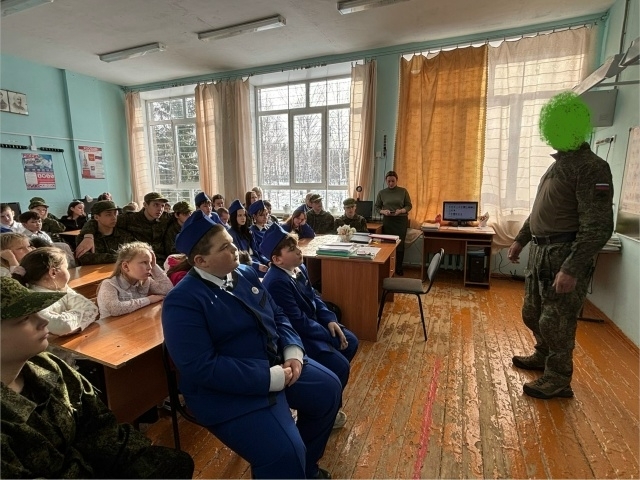 Воспитывая патриотов, поддерживая защитников