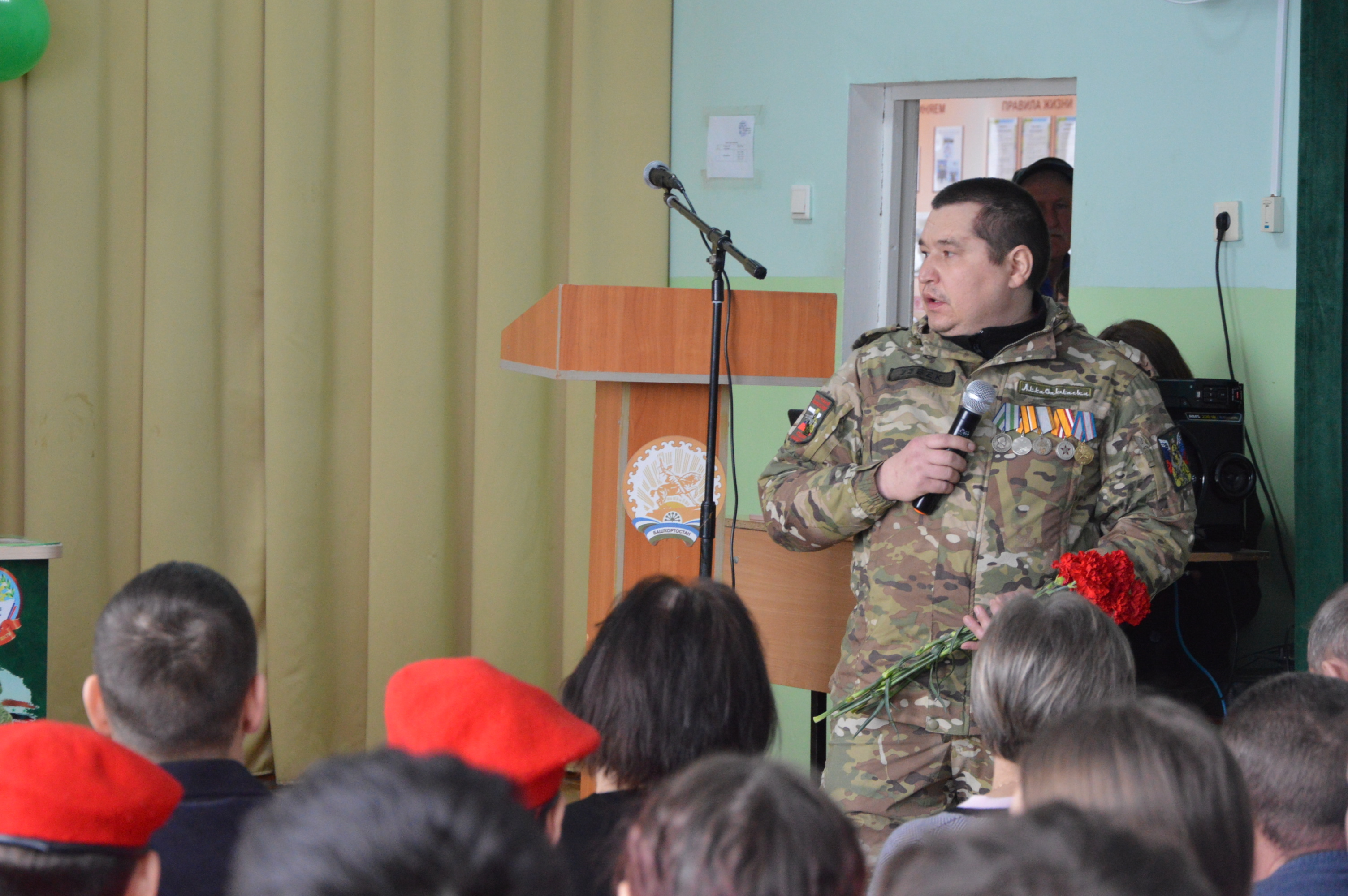 В Ермекеевской школе увековечили память героя