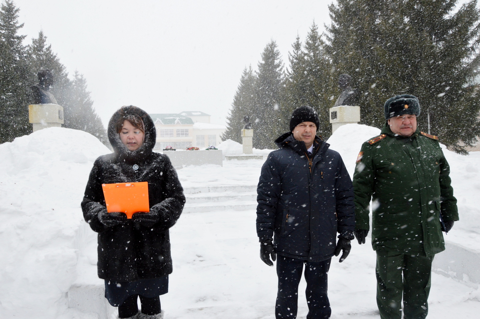 Дань уважения защитникам Отечества