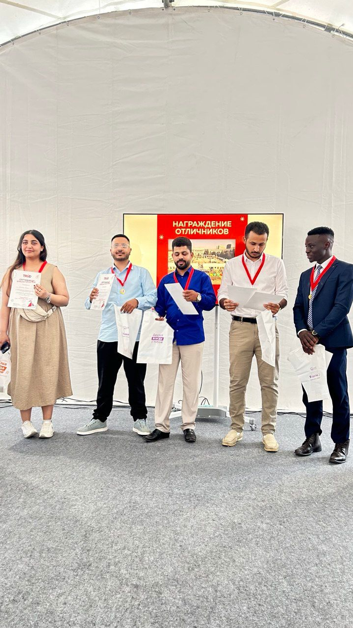 Марина Москвина вручила медали отличникам Тотального диктанта в Уфе