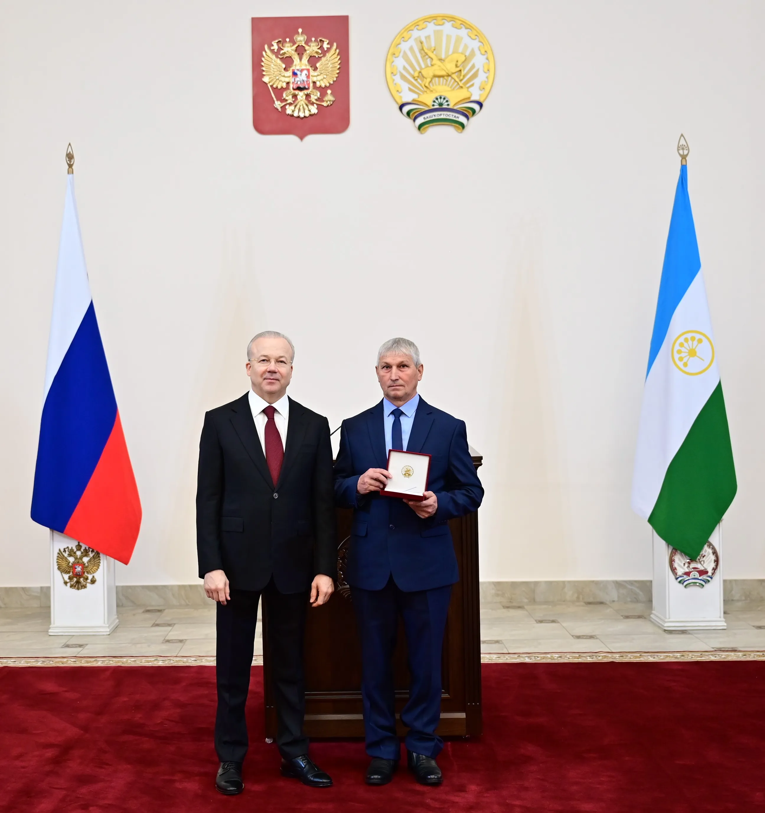 Андрей Назаров наградил представителей АПК