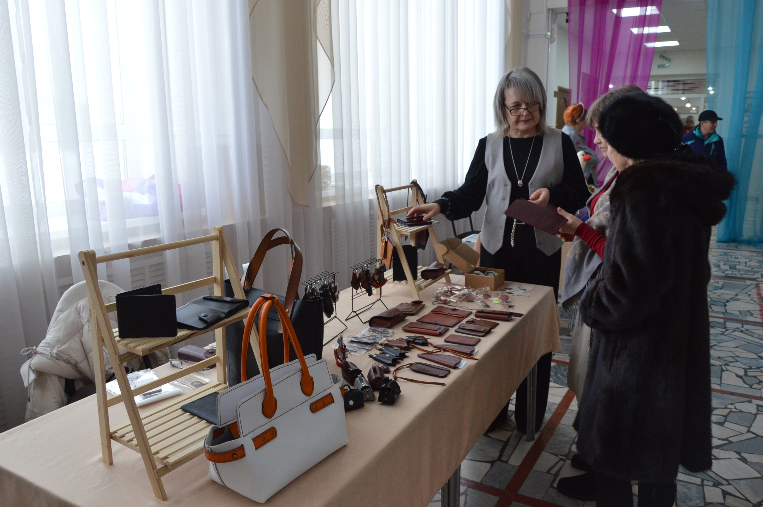 Поддержка и признательность матерям и женам