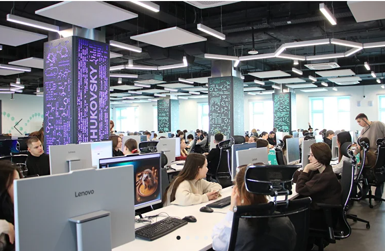 200 студентов республики стали участниками Лектория НОЦ по ИИ