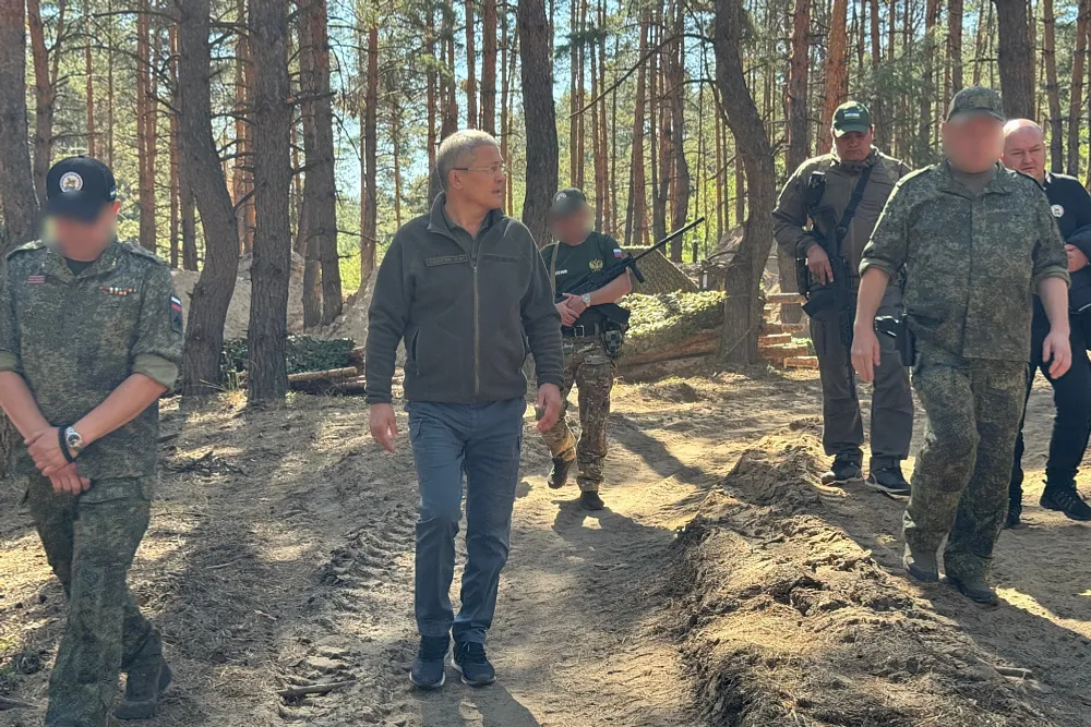 Радий Хабиров встретился на Донбассе с военнослужащими полка «Башкортостан»
