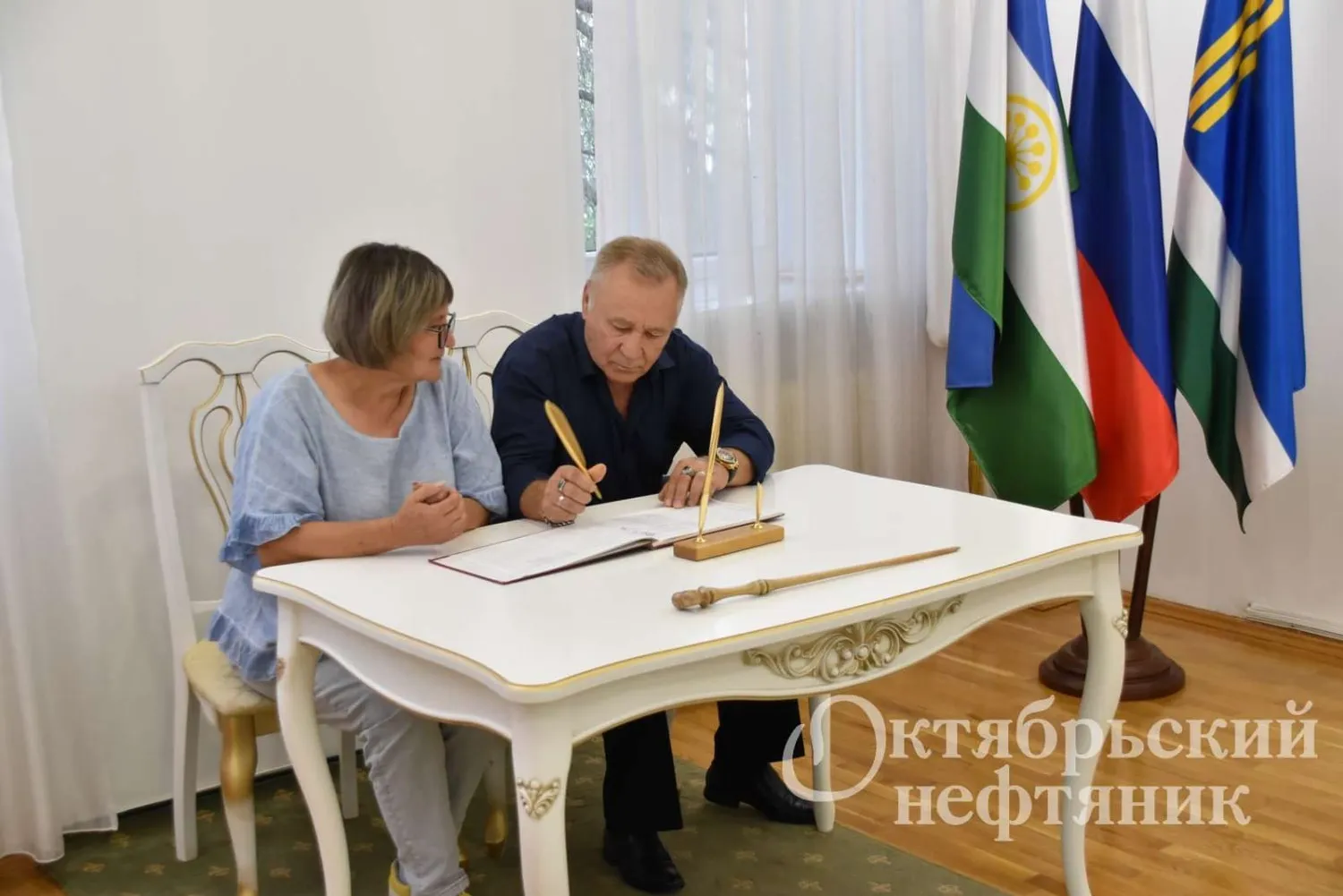 Ветеран СВО из Октябрьского отметил с супругой бумажную свадьбу на фестивале