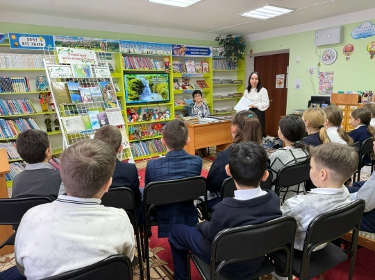 «И в песнях, и стихах поэтов, пусть расцветает край родной!»