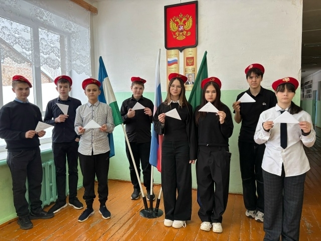 Воспитывая патриотов, поддерживая защитников