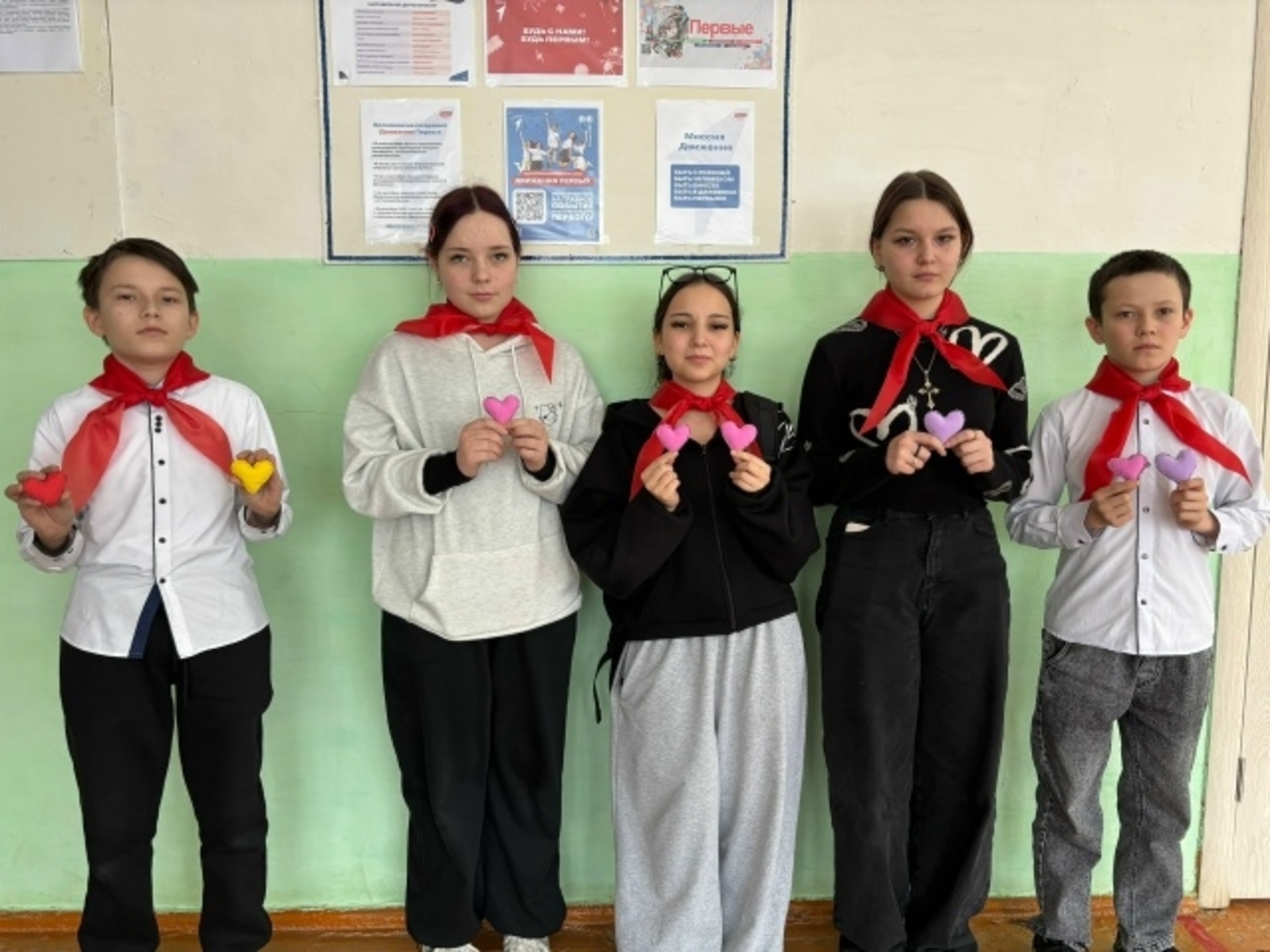 Воспитывая патриотов, поддерживая защитников