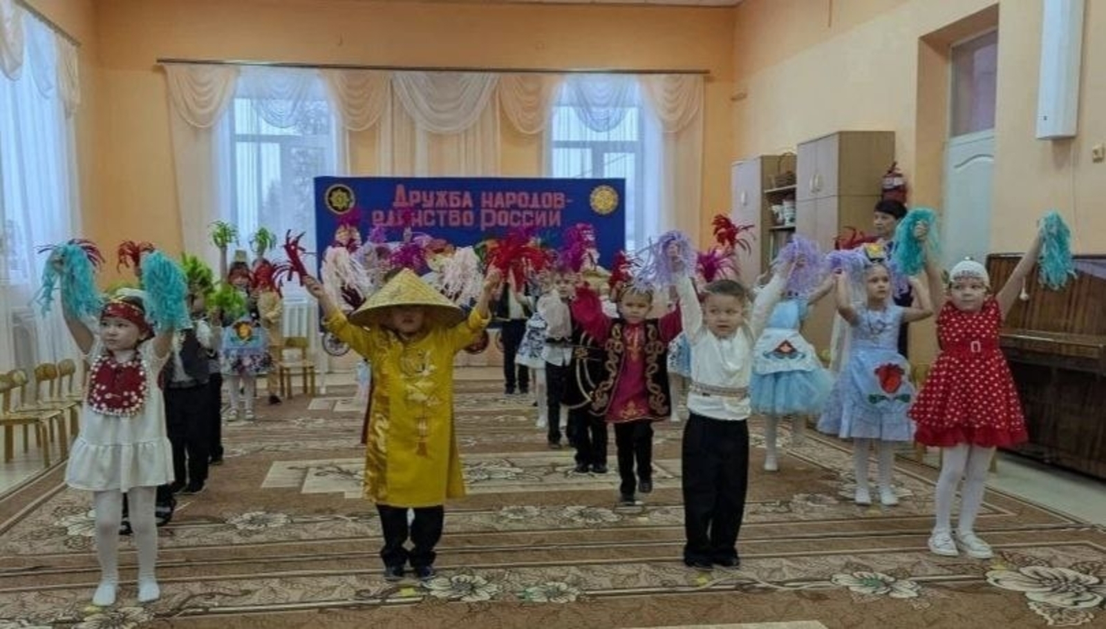 Праздник дружбы и единства в детских садах "Сказка" и"Ляйсан"