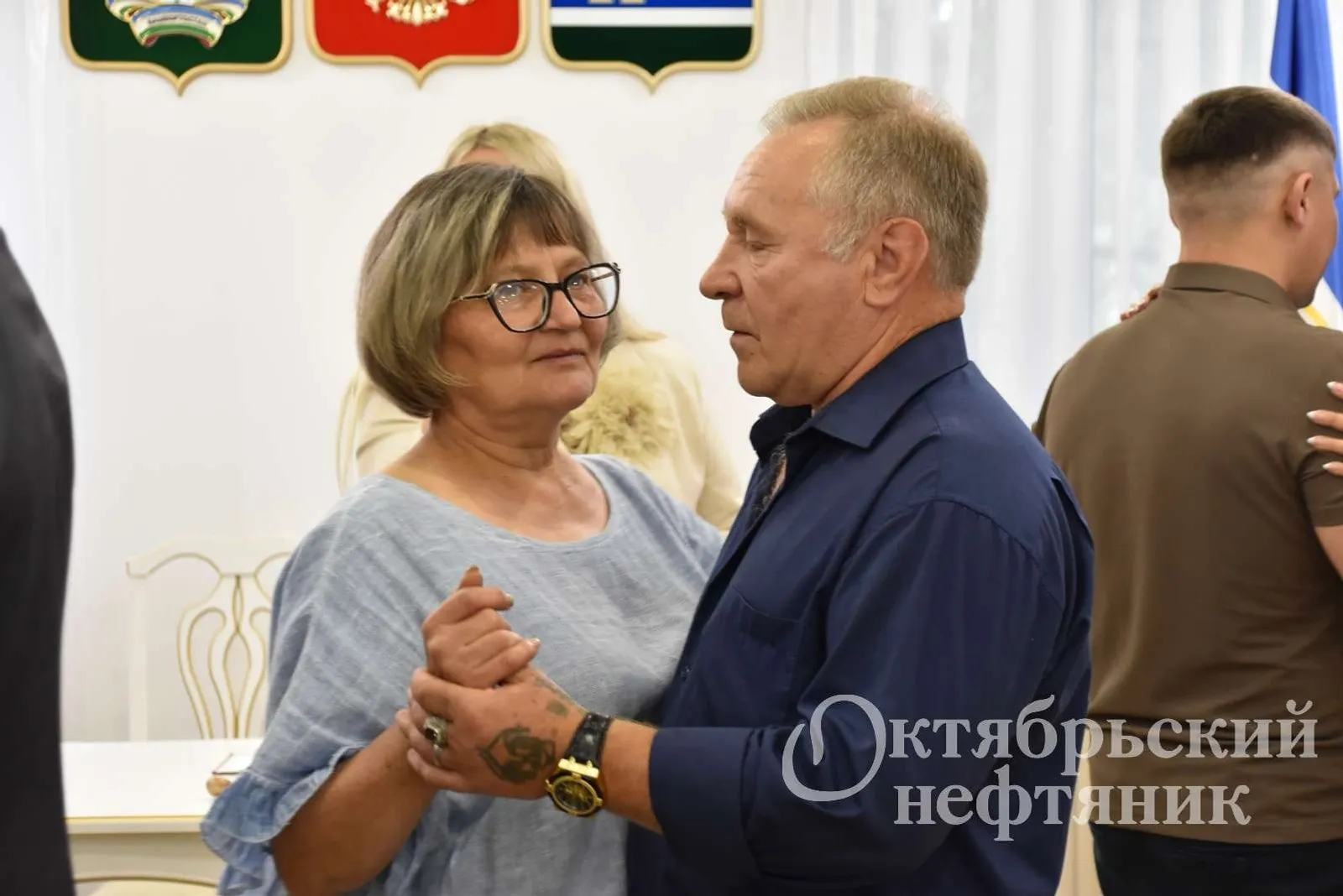 Ветеран СВО из Октябрьского отметил с супругой бумажную свадьбу на фестивале