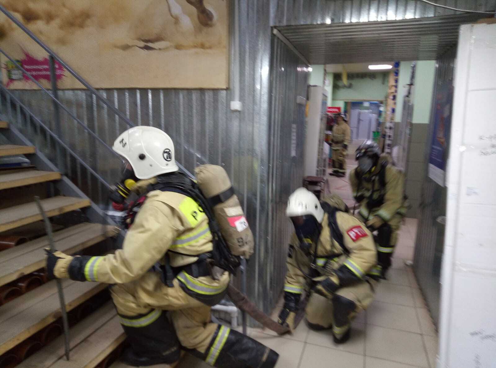 Спасатели отработали навыки пожаротушения