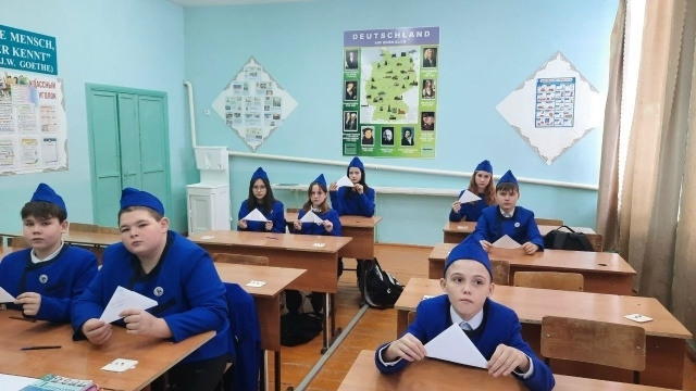 Воспитывая патриотов, поддерживая защитников