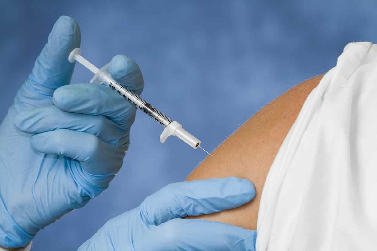 Обязательная вакцинация и самоизоляция 65+: самое главное