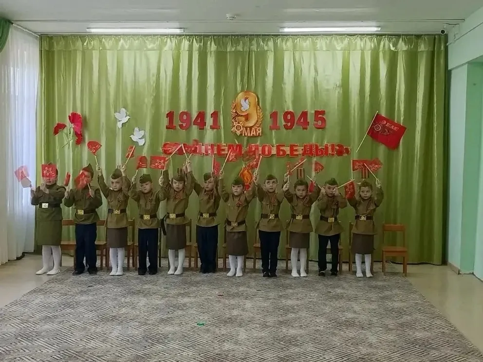 Этих дней не смолкнет слава!