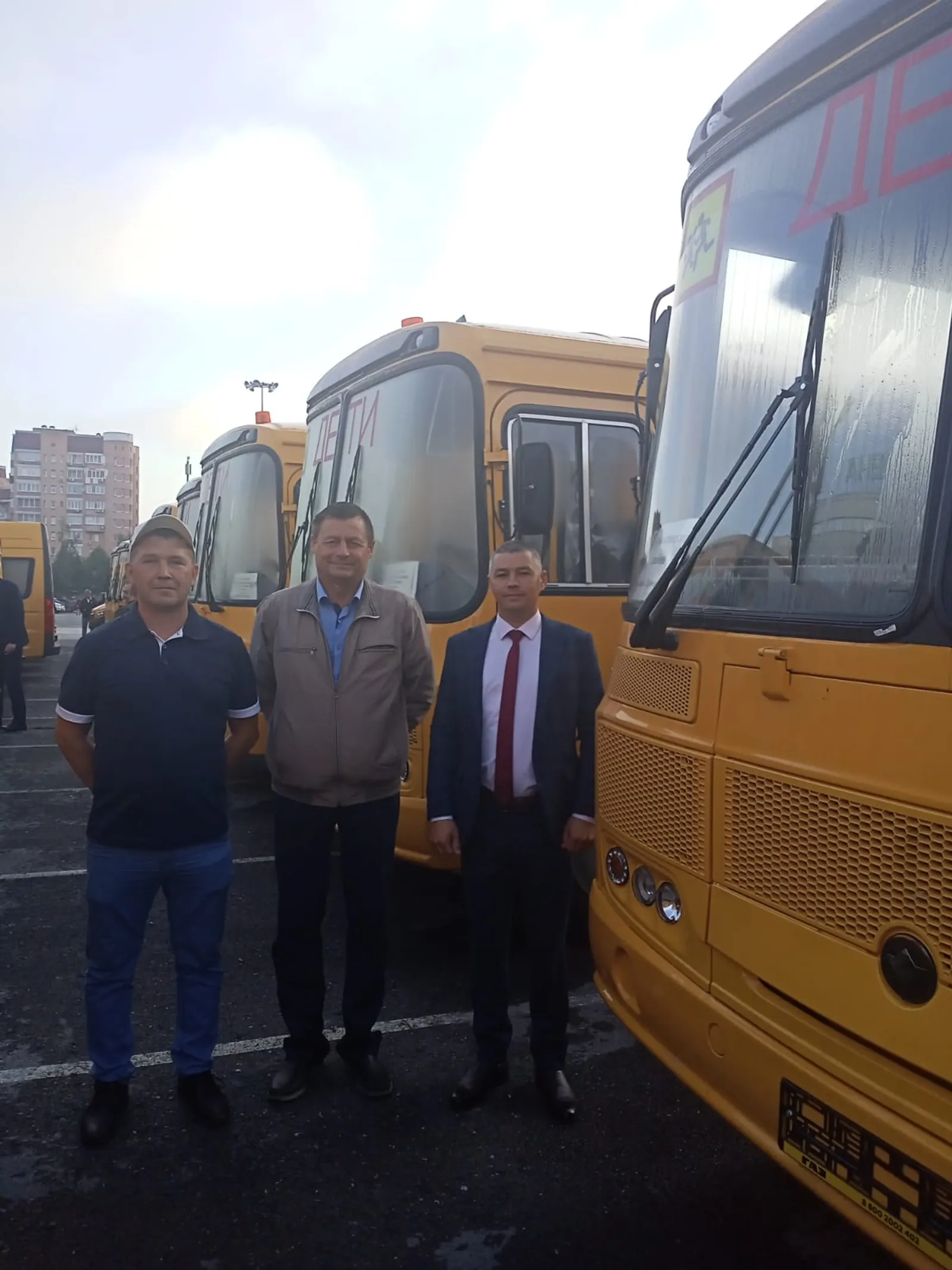 В школу – на новом автобусе