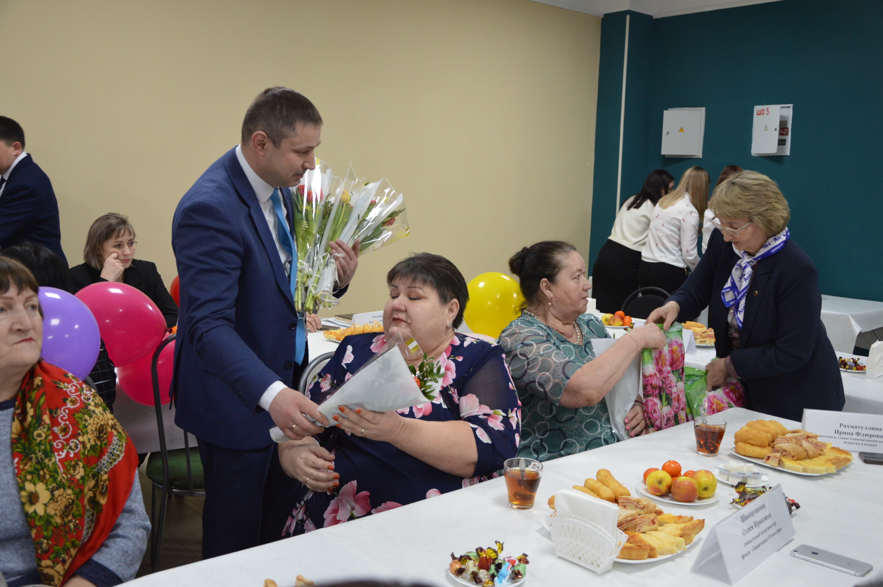 Поддержка и признательность матерям и женам