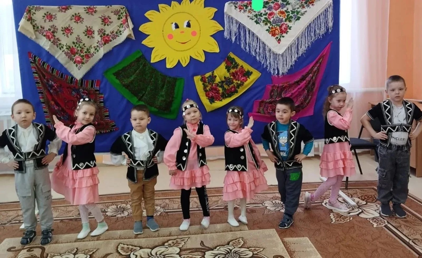 День национального костюма в "Сказке"