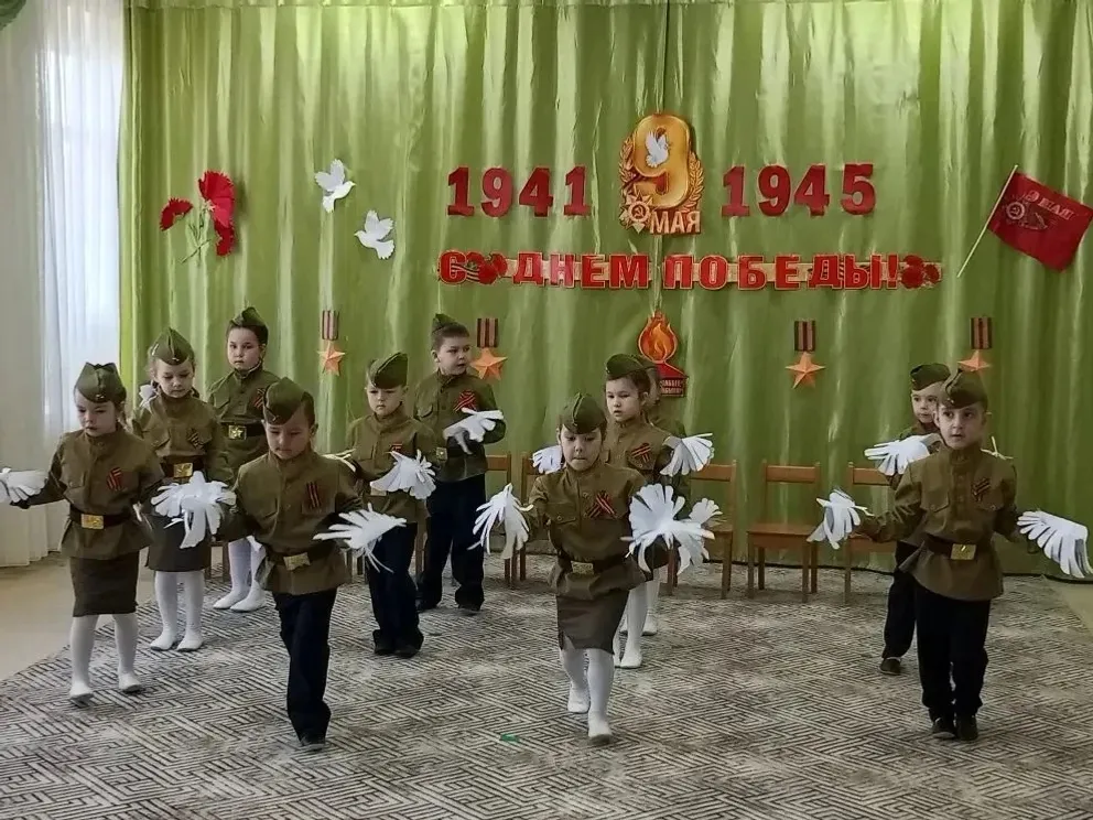 Этих дней не смолкнет слава!