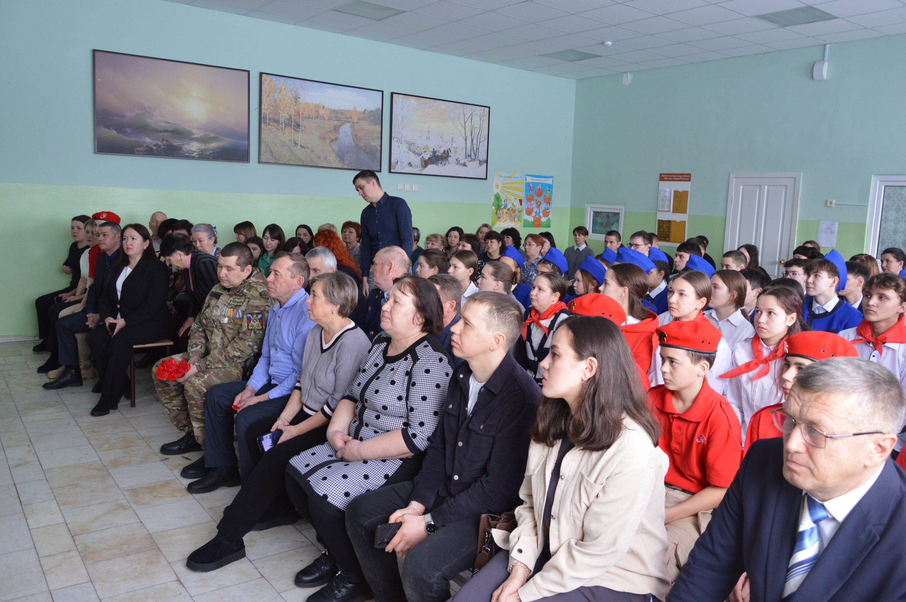 В Ермекеевской школе увековечили память героя